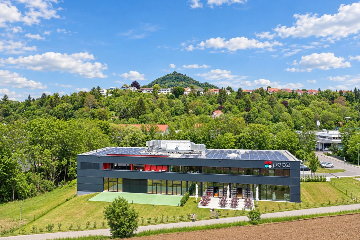 Trainingsfläche im peb2 mit Blick ins Grüne